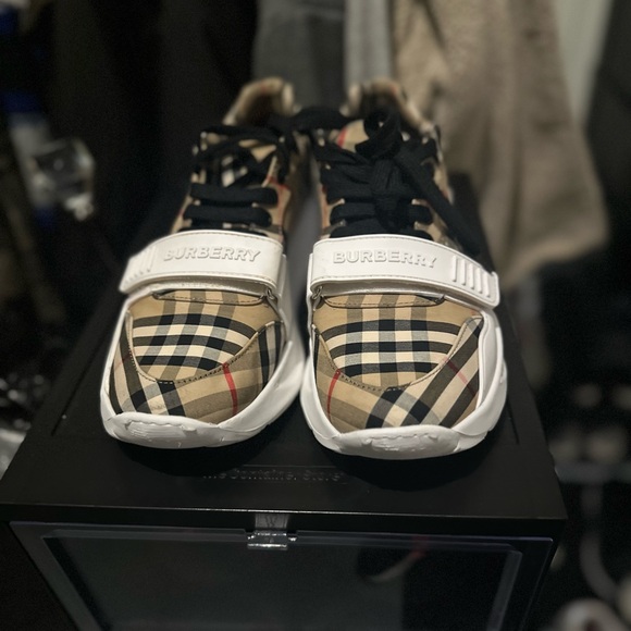 Burberry Iconic Check Pattern Sneakers with Logo Strap size 9 - Picture 5 of 9
